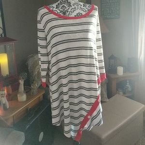 Asymetrical bottom stripped tunic.